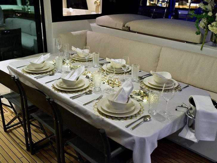 ADRIATIC LION Lagoon 620 - dining area ADRIATIC LION Lagoon 620 - dining area