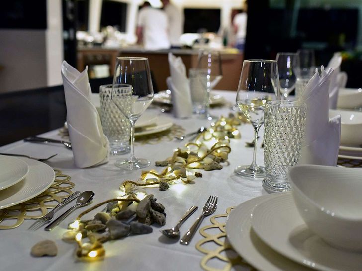 ADRIATIC LION Lagoon 620 - dining set up ADRIATIC LION Lagoon 620 - dining set up