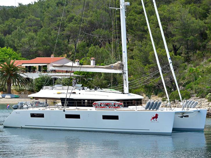 ADRIATIC LION Lagoon 620 - side profile anchored ADRIATIC LION Lagoon 620 - side profile anchored
