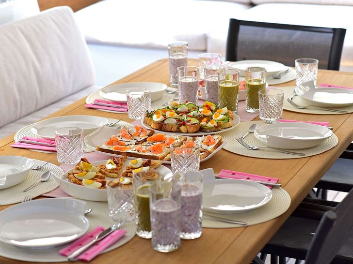 ADRIATIC LION Lagoon 620 - alfresco dining set up ADRIATIC LION Lagoon 620 - alfresco dining set up