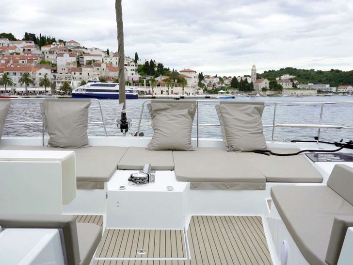 NAMASTE OF BALI Bali 5.4 - foredeck NAMASTE OF BALI Bali 5.4 - foredeck