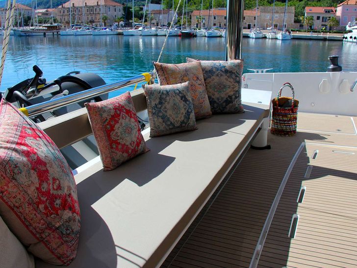 NAMASTE OF BALI Bali 5.4 - aft deck seating NAMASTE OF BALI Bali 5.4 - aft deck seating