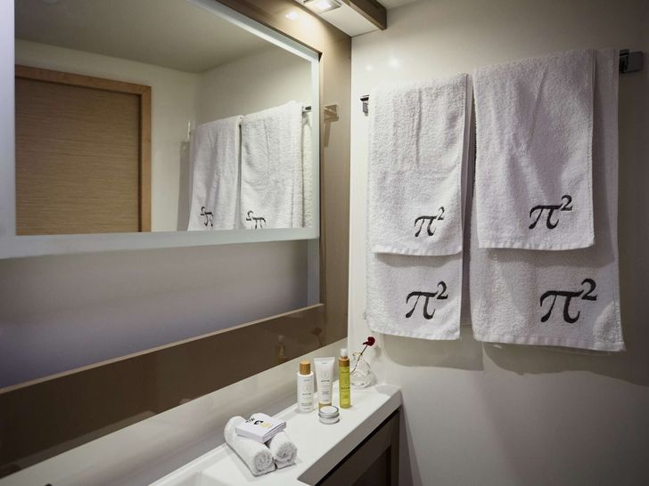 PI 2 - en suite bathroom