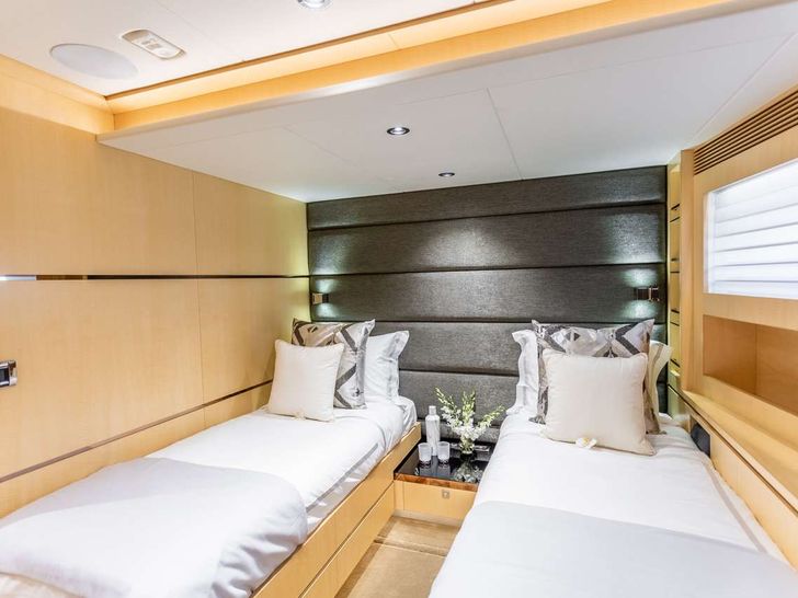 ANGELEYES Horizon FD85 - twin cabin 1 ANGELEYES Horizon FD85 - twin cabin 1