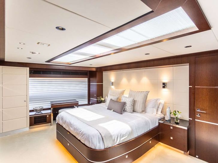 ANGELEYES Horizon FD85 - master cabin ANGELEYES Horizon FD85 - master cabin