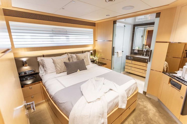 Charter Yacht ANGELEYES - Horizon FD85 - 5 Cabins - Tortola - Anegada - Virgin Gorda