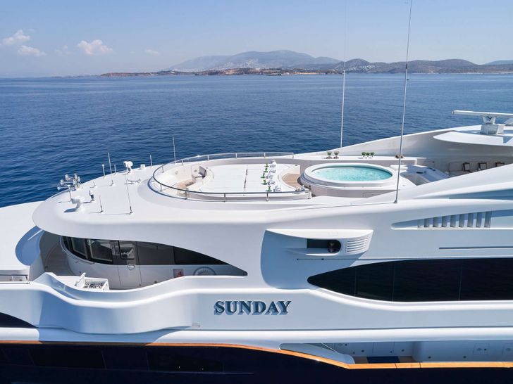 Sundeck Jacuzzi Sundeck Jacuzzi