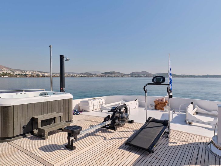 LADY RINA Baglietto 120 - gym equipment on the sundeck LADY RINA Baglietto 120 - gym equipment on the sundeck