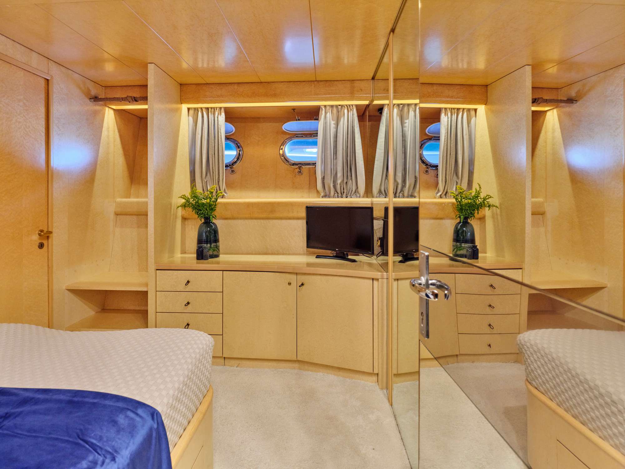 LADY RINA Baglietto 120 - double cabin 2 TV