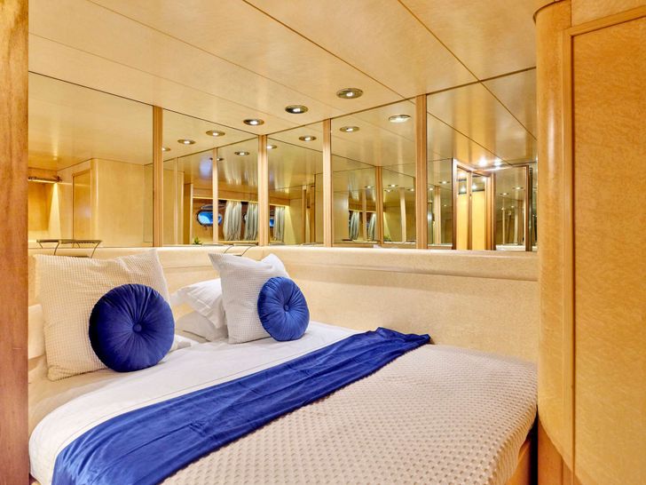 LADY RINA Baglietto 120 - double cabin 2 LADY RINA Baglietto 120 - double cabin 2