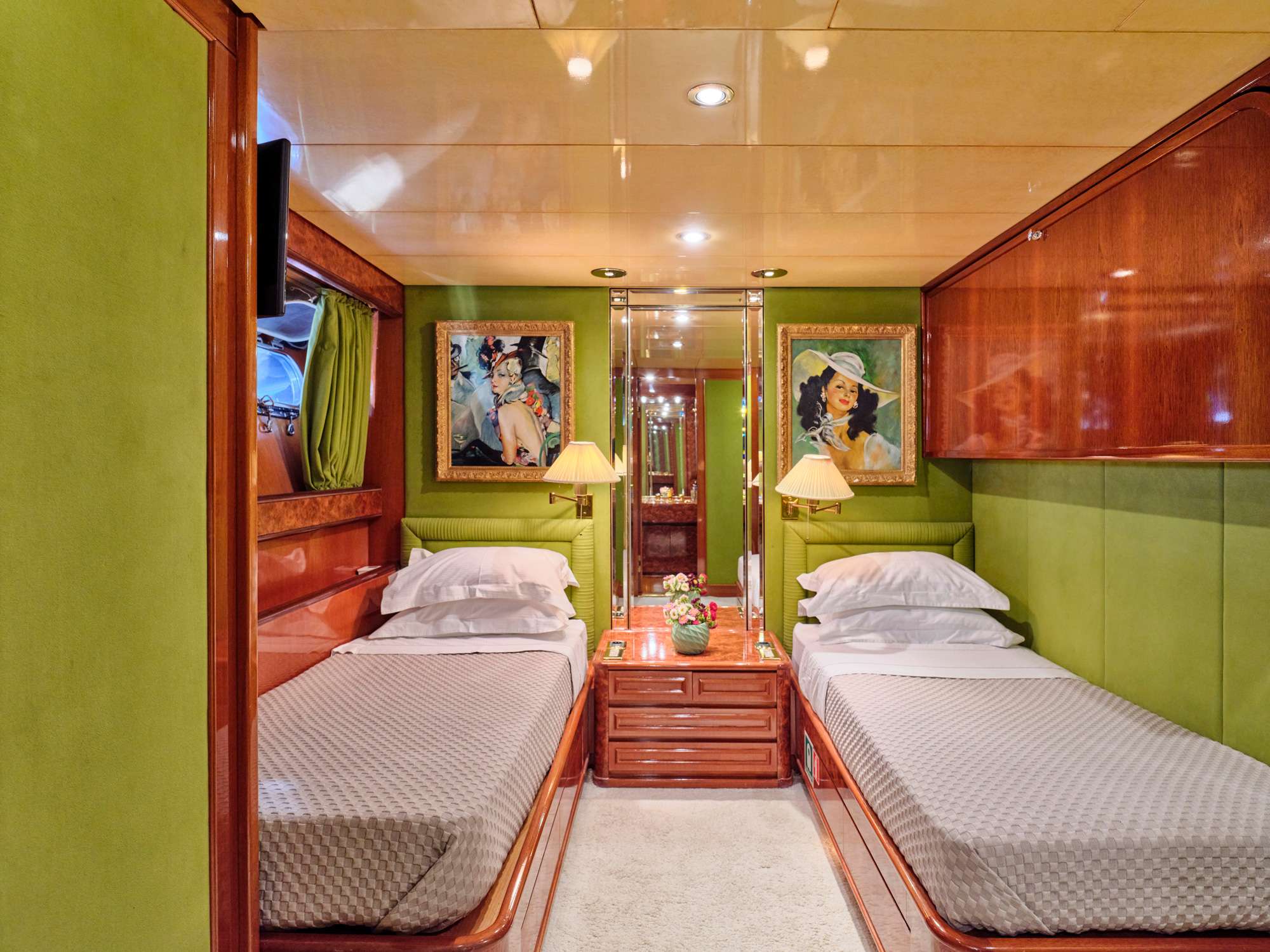 LADY RINA Baglietto 120 - twin cabin 2