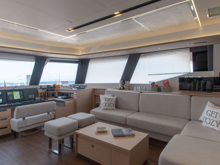 SERENISSIMA Fountaine Pajot Alegria 67 - saloon SERENISSIMA Fountaine Pajot Alegria 67 - saloon