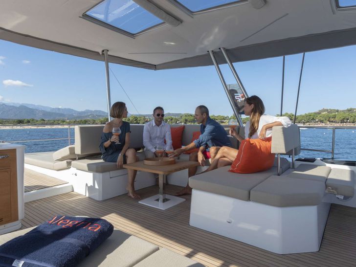 SERENISSIMA Fountaine Pajot Alegria 67 - fly bridge SERENISSIMA Fountaine Pajot Alegria 67 - fly bridge