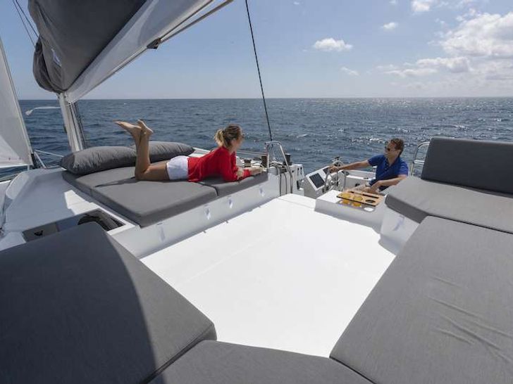 Fountaine Pajot Elba 45 CHAMPAGNE Helm and Flydeck