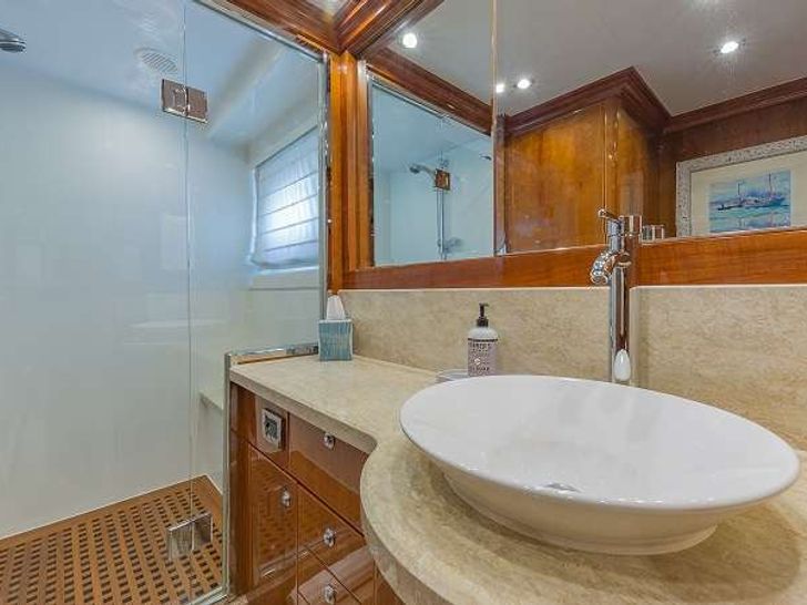 HIGH RISE Hargrave 101 Twin Stateroom 1 Head HIGH RISE Hargrave 101 Twin Stateroom 1 Head