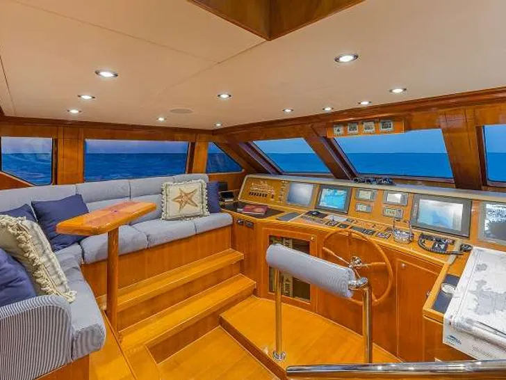 HIGH RISE Hargrave 101 Bridge HIGH RISE Hargrave 101 Bridge