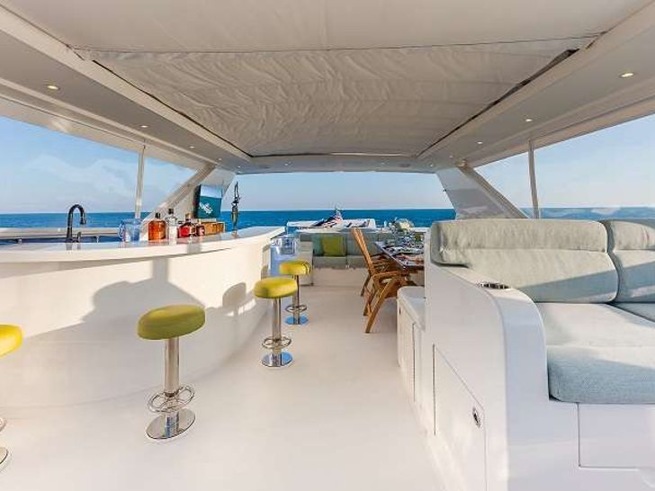 HIGH RISE Hargrave 101 Flybridge Looking Aft HIGH RISE Hargrave 101 Flybridge Looking Aft