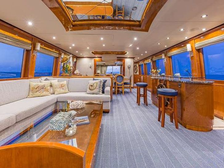 HIGH RISE Hargrave 101 Main Salon Looking Forward HIGH RISE Hargrave 101 Main Salon Looking Forward