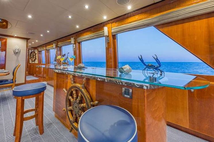 Charter Yacht HIGH RISE - Hargrave 101 - 4 Cabins - Nassau - Bahamas