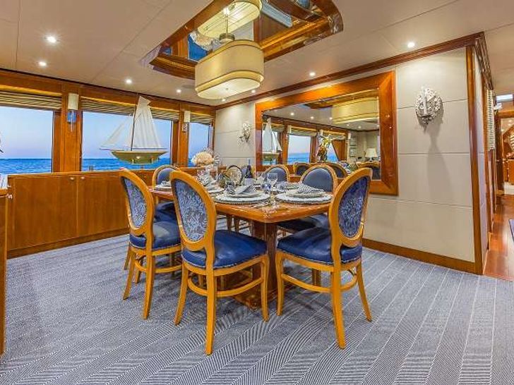 HIGH RISE Hargrave 101 Formal Dining HIGH RISE Hargrave 101 Formal Dining