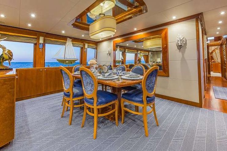 Charter Yacht HIGH RISE - Hargrave 101 - 4 Cabins - Nassau - Bahamas