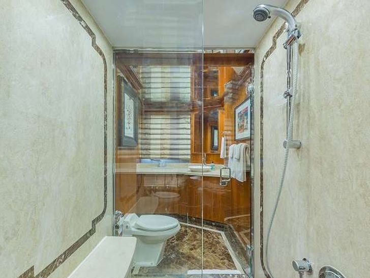 HIGH RISE Hargrave 101 VIP King Stateroom Head HIGH RISE Hargrave 101 VIP King Stateroom Head