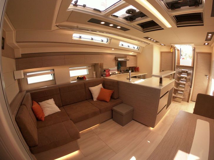 MED SEA TATION - saloon