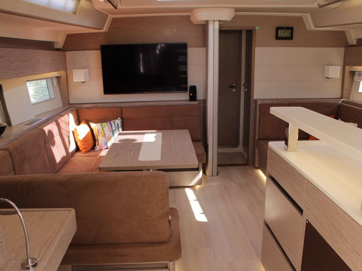 MED SEA TATION - saloon