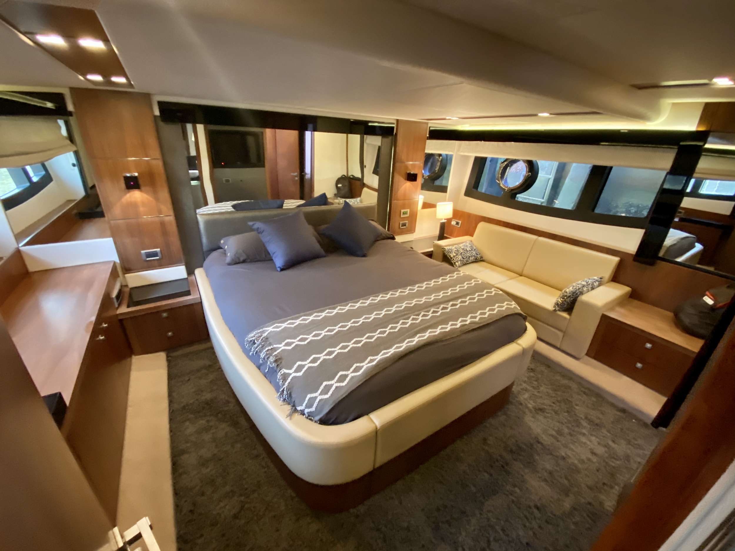 Charter Yacht ALMA - Sunseeker 66 - 2 Cabins - Nassau - Exumas -Bahamas
