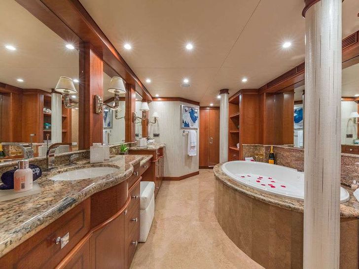 AT LAST - Master En-suite with Jacuzzi Tub and Separate Rain Shower AT LAST - Master En-suite with Jacuzzi Tub and Separate Rain Shower