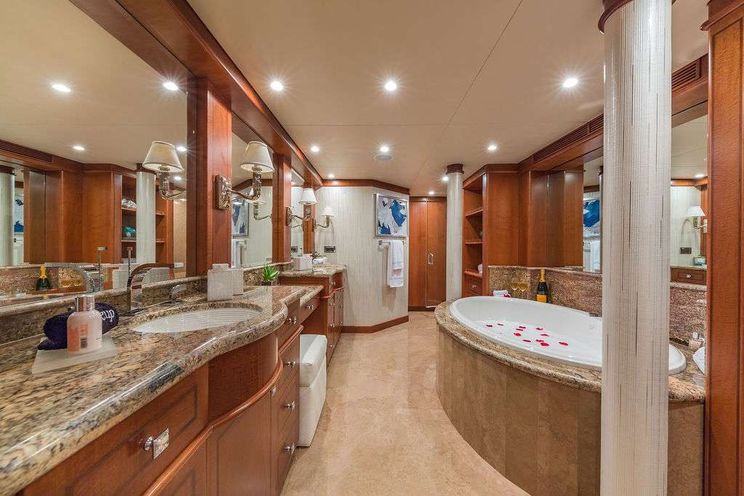 Charter Yacht AT LAST - Heesen 145 - 5 Cabins - 2017 - Nassau - Staniel Cay - Exumas