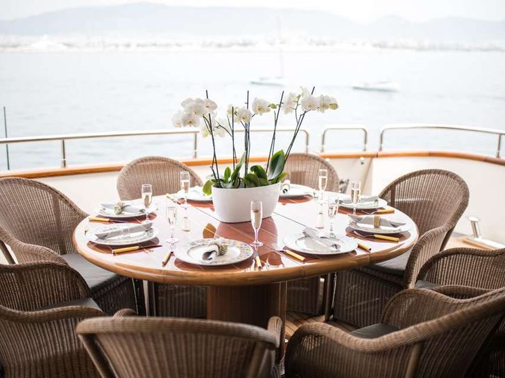 STAR LINK - Aft Deck Al Fresco Dining STAR LINK - Aft Deck Al Fresco Dining