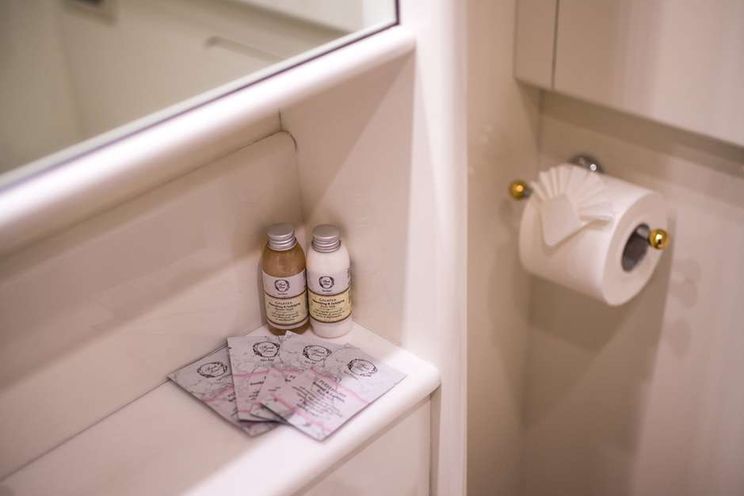 Charter Yacht STAR LINK - Falcon 90 - 4 Cabins - Athens - Mykonos - Santorini