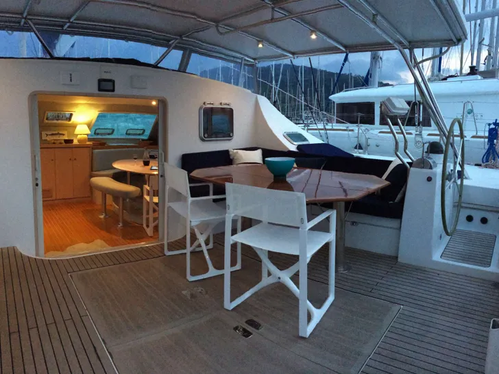 UHURU - Van Peteghem-Lauriot Prevost 57 ft,alfresco seating lounge UHURU - Van Peteghem-Lauriot Prevost 57 ft,alfresco seating lounge