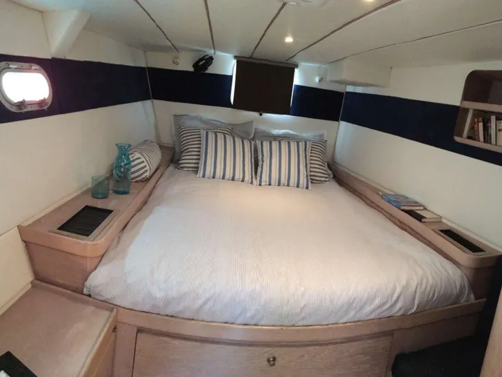 UHURU - Van Peteghem-Lauriot Prevost 57 ft,cabin bed