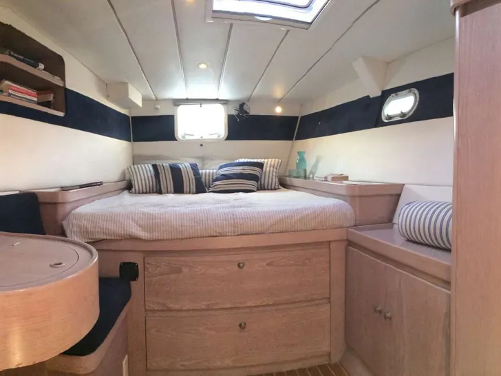 UHURU - Van Peteghem-Lauriot Prevost 57 ft,main cabin panoramic shot UHURU - Van Peteghem-Lauriot Prevost 57 ft,main cabin panoramic shot