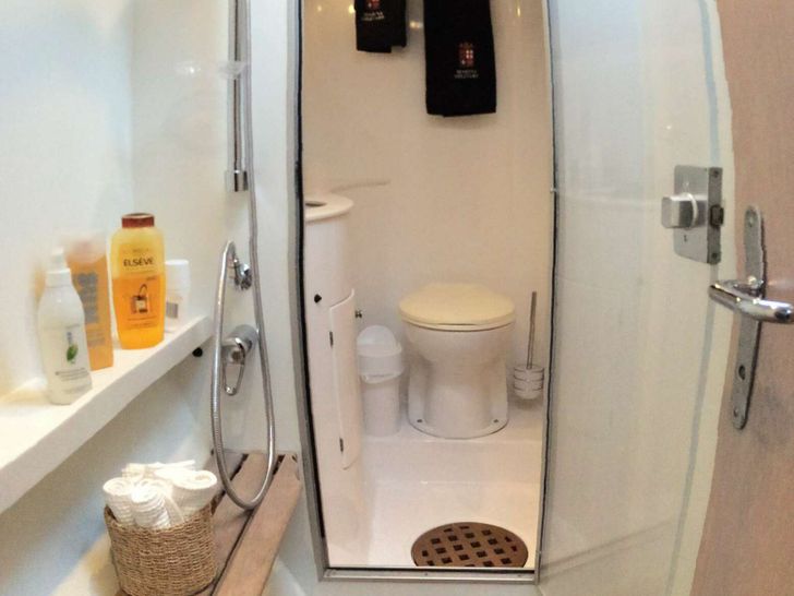 UHURU - Van Peteghem-Lauriot Prevost 57 ft,toilet and shower