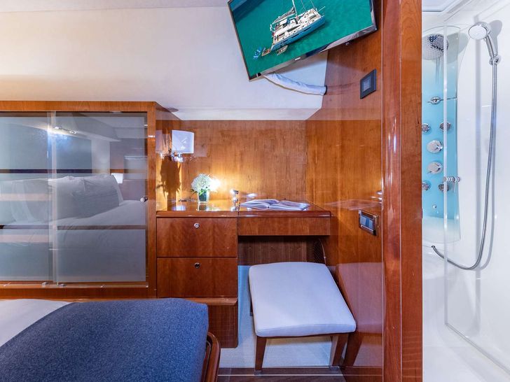 Cabin and Ensuite Cabin and Ensuite