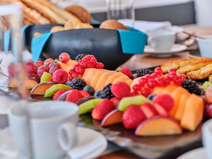 CHRISTAL MIO Fountaine Pajot Power 67 - fruit platter CHRISTAL MIO Fountaine Pajot Power 67 - fruit platter