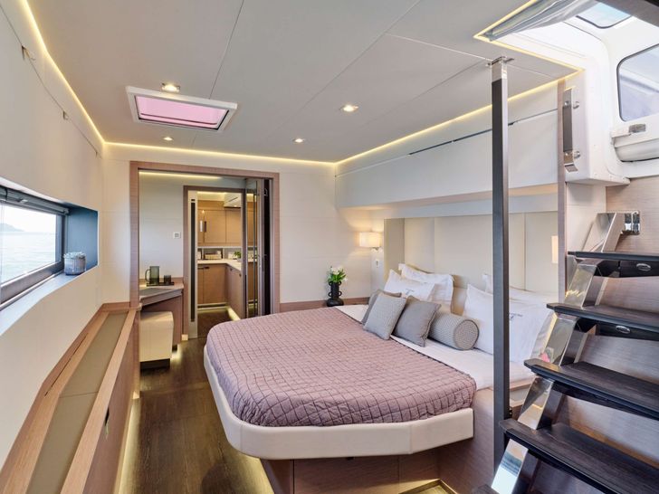 CHRISTAL MIO Fountaine Pajot Power 67 - master cabin CHRISTAL MIO Fountaine Pajot Power 67 - master cabin