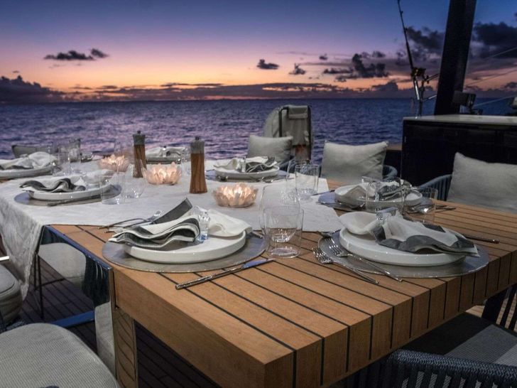 RELENTLESS 60 Sunreef 60 - alfresco dining set up RELENTLESS 60 Sunreef 60 - alfresco dining set up
