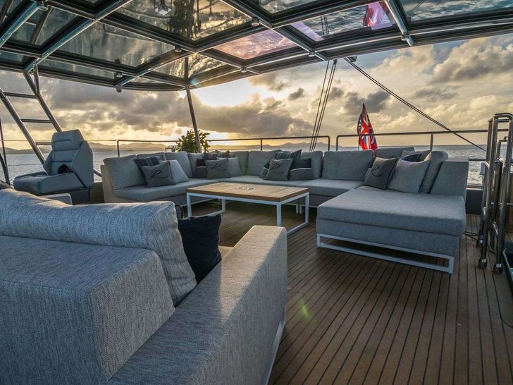 RELENTLESS 60 Sunreef 60 - flybridge seating RELENTLESS 60 Sunreef 60 - flybridge seating