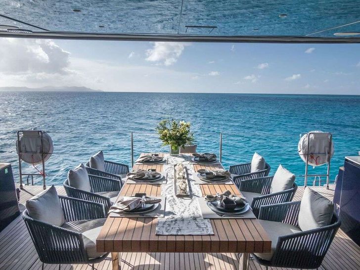 RELENTLESS 60 Sunreef 60 - alfresco dining area RELENTLESS 60 Sunreef 60 - alfresco dining area