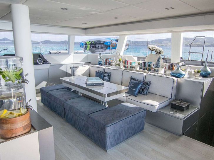 RELENTLESS 60 Sunreef 60 - saloon seating RELENTLESS 60 Sunreef 60 - saloon seating