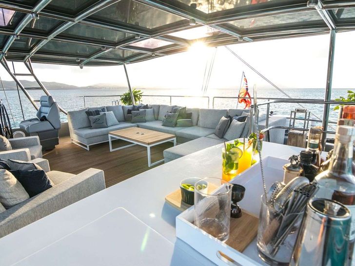 RELENTLESS 60 Sunreef 60 - flybridge RELENTLESS 60 Sunreef 60 - flybridge