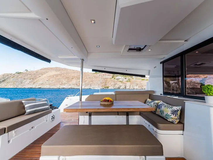 WHITE CORAL - aft deck dining area WHITE CORAL - aft deck dining area