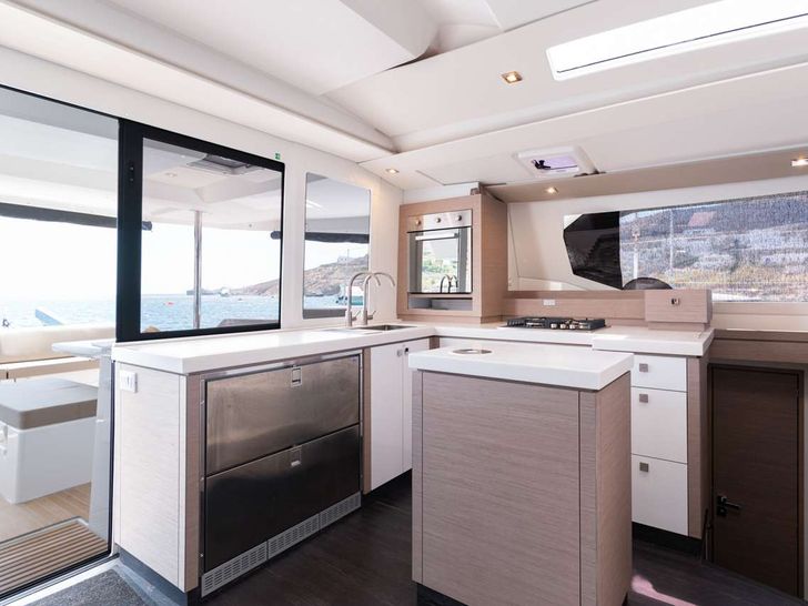 WHITE CORAL - galley WHITE CORAL - galley