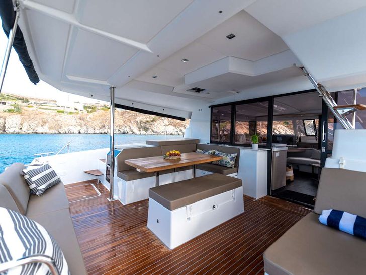 WHITE CORAL - aft deck dining area