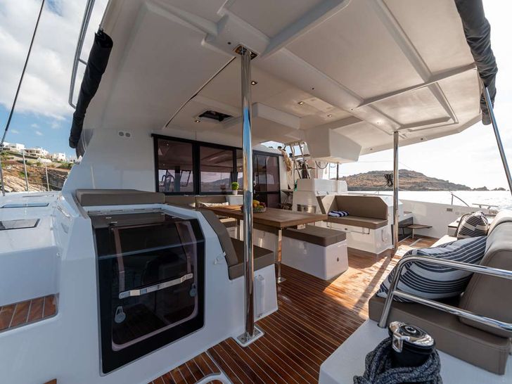 WHITE CORAL - aft deck WHITE CORAL - aft deck