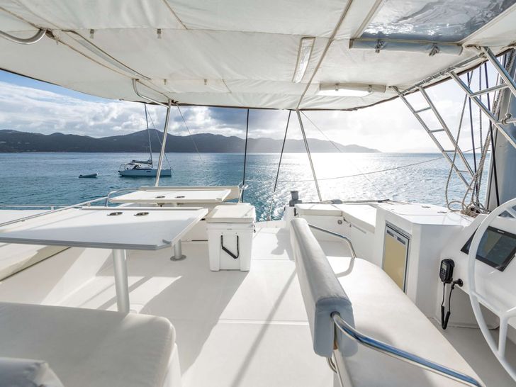 AD ASTRA 5.4 Bali 5.4 - flybridge seating AD ASTRA 5.4 Bali 5.4 - flybridge seating